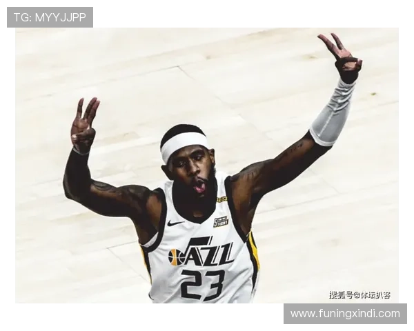 里夫斯突破防线展现个人能力高难度低手挑篮成功得分 里夫斯突破防线展现个人能力高难度低手挑篮成功得分